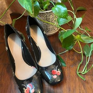 Zara  size 40 / Floral embroidery shoes